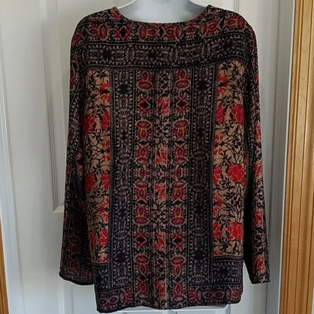 SALE!! Floral Patterned Long Sleeve Top - Picture 2 of 7